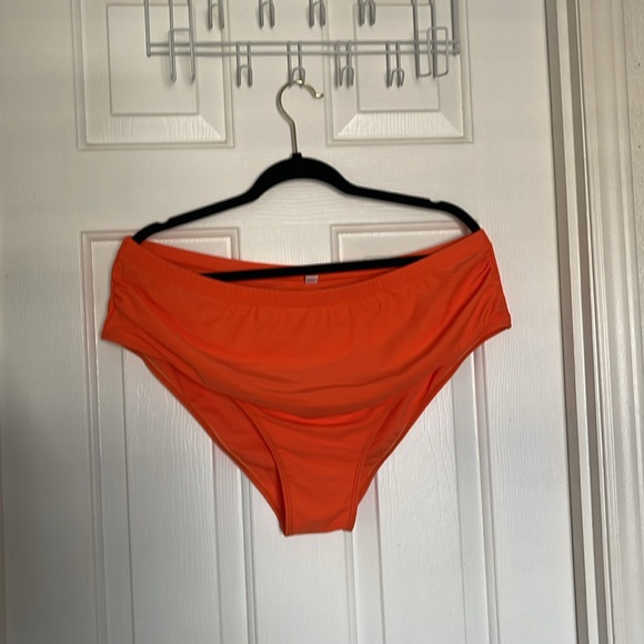 Bikini - Picture 3 of 4